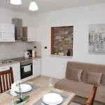 Old Town Apartment *