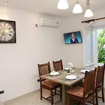 Old Town Apartment *