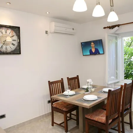 Old Town Apartment *